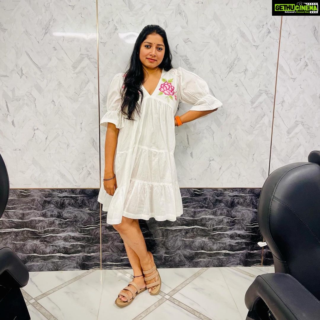 Anumol Instagram - The lost files.. 1. Glamping at @holidayvagamon 2. Vagamon streets (my never ending love for bougainvillea) 3. With @eva_pavithran ‘s birthday bouquet from @theflorist_cochin 4. Chennai shooting floor green room click #anumol #anuyathra #whitedress #florallove #easybreezy #comfyclothes #spreadkindness #bekind #love #peace✌️