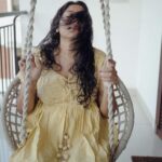 Anumol Instagram - 📸 When Rahul V Raju @rvrimpressions dropped by, we couldn't resist a casual photoshoot. This balcony was a major reason for choosing this flat, and sipping coffee on this swing with a river view never fails to calm my mind. In front of the camera, I've grown more confident in my own skin, appreciating all its imperfections. #Anumol #Anuyathra #PhotoshootFun #BalconyViews #CoffeeTime #RiverView #Confidence #embraceimperfections Kalamassery, India