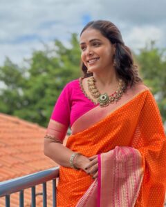 Anupama Gowda Instagram - Saree not sorry for stealing the show 🙈

Styling: @tejukranthi 
Assisted by ; @khushi_jagadisha 
Saree: @the_glamhouse_designer_studio
Jewellery: @waymore_priyanka
Mua: @makeover_by_rohiniaarya 
@makeoverwith_vandana