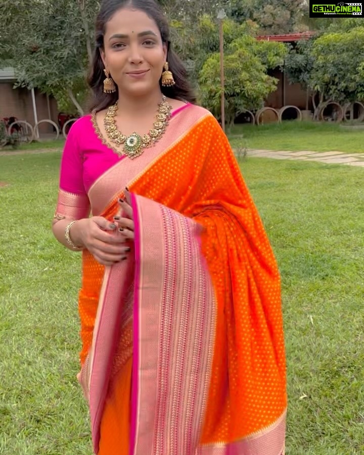 Anupama Gowda Instagram - Saree not sorry for stealing the show 🙈 Styling: @tejukranthi Assisted by ; @khushi_jagadisha Saree: @the_glamhouse_designer_studio Jewellery: @waymore_priyanka Mua: @makeover_by_rohiniaarya @makeoverwith_vandana Bangalore, India