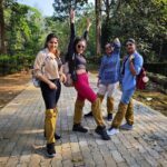 Anupama Parameswaran Instagram - That was a fun trip 😍 PC @sayoojmohan @sunithaparameswaran75 @akshayeparameswaran @vyshnavi_pramod @gopikasayooj96 @nijeshcheruly @saikumar_4711