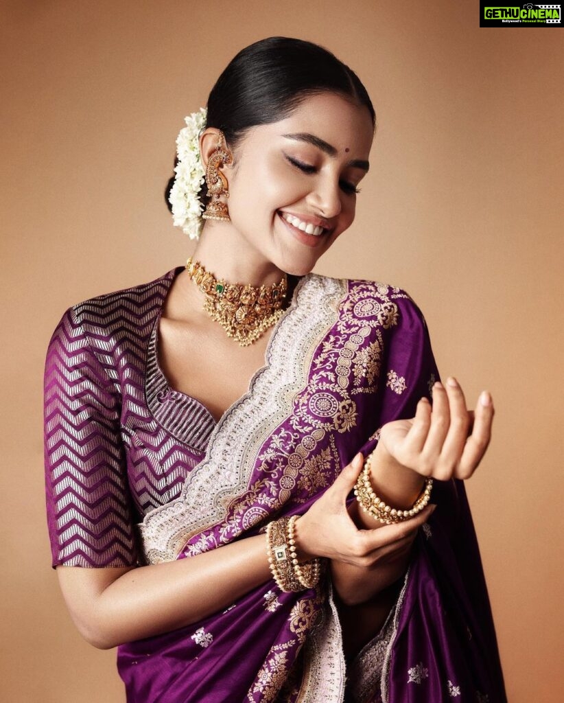 Anupama Parameswaran Instagram - Touch of purple. Hint of elegance. World of magic. Outfit : @tanva_by_deepika Styling : @sandhya__sabbavarapu @team_sandhya Photography : @pranav.foto Styling assistant : @styled_bysonali_