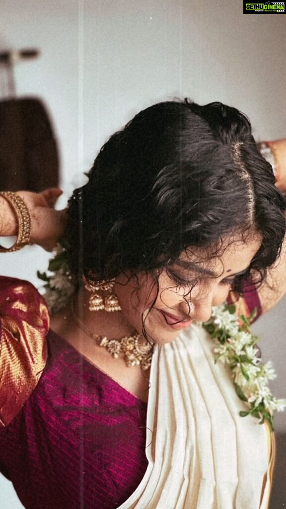 Anupama Parameswaran Instagram - Because I love the song, the trailer and everything about the movie…♥️🥹 all the best my girl @gnaneswari_kandregula , my favourite @swati194 ♥️ @harshachemudu 🥰 @naveenchandra212 🥰 @shreya_navile @srikanth_nagothi 😇 and the entire team for this beautiful film. #monthofmadhu #selflove