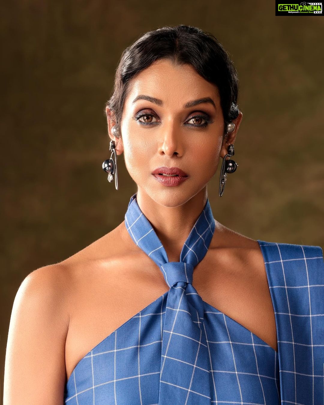 Anupriya Goenka - 23.9K Likes - 🪻💙🦋🪁
Wearing @labeld
Styled by @alapatideepti
Jewelry @amamajewels
Makeup @komzy_le
Hair @kahkashaaaan
Photography @deepak_guptap_photography
#promotions #sultanofdelhi #fyp #shankari