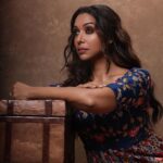 Anupriya Goenka Instagram – I am what, I am seeking for… 

Have understood this cerebrally- have to put this understanding in practice now. 

Wearing @ajdofficial 
@vblitzcommunications 
Makeup @komzy_le 
Hair @kahkashaaaan 
Photography @vishwasgonsalves 

#musings #festival #light #fyp