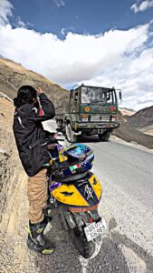 Anurag Dobhal Instagram - Jai Hind 🇮🇳❤️ Huge Respect For Indian Army 🇮🇳❤️
.
.
.
#theuk07rider #influencer #shotoniphone #superbikes #modified #youtuber #iphone #14promax #echo #reelkarofeelkaro #reelitfeelit #reelsinstagram #newsuperbike #hayabusa #delivery #meetup  #bmw #bmw1250gsa #gsadventure #gsa  #mustang #ford #bmw #s1000rr #ducati