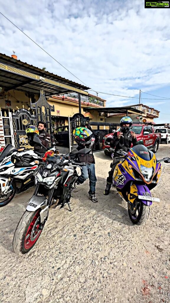 Anurag Dobhal Instagram - Superbike Gang To Ladakh 🚀❤️ . . . #theuk07rider #influencer #shotoniphone #superbikes #modified #youtuber #iphone #14promax #echo #reelkarofeelkaro #reelitfeelit #reelsinstagram #newsuperbike #hayabusa #delivery #meetup #bmw #bmw1250gsa #gsadventure #gsa #mustang #ford #bmw #s1000rr #ducati