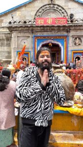 Anurag Dobhal Instagram - Jai Kedar Baba Jee ❤️🙏🏻
Drop a 💖 ( Gulabi Dil aur kedarnath baba je apki saari wishes poorey karyge )
.
.
.
#theuk07rider #reelitfeelit #reelkarofeelkaro #shotoniphone #kedarnath ##babajee