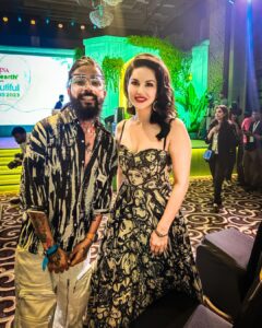 Anurag Dobhal Instagram - Baby Doll Mai Soney Di ♥️😍👩‍❤️‍👨
@sunnyleone 💖
.
.
.
#theuk07rider #sunnyleone #shotoniphone #awardwinning