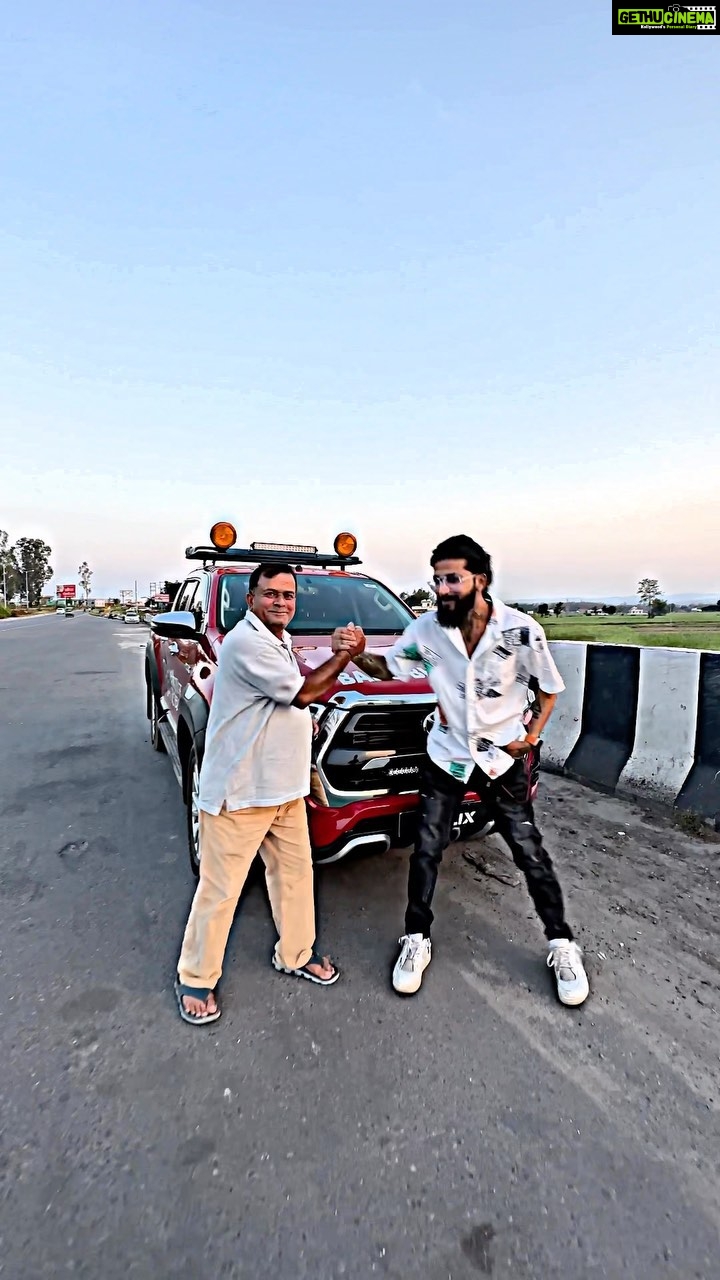 Anurag Dobhal Instagram - Babu Sahab 🥵❤️ . . . #theuk07rider #influencer #shotoniphone #superbikes #modified #youtuber #iphone #14promax #echo #reelkarofeelkaro #reelitfeelit #reelsinstagram #newsuperbike #hayabusa #delivery #meetup #bmw #bmw1250gsa #gsadventure #gsa #mustang #ford #bmw #s1000rr #toyota #modified #truck #hilux