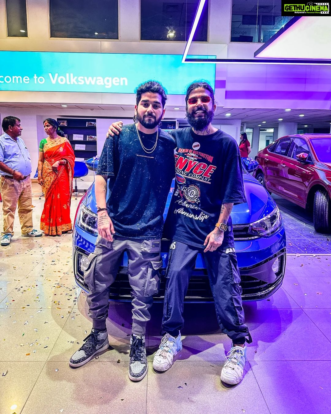 Anurag Dobhal Instagram - Dono Bhaiyo Ka Empire ❤️🧿 . . . #theuk07rider #influencer #shotoniphone #superbikes #modified #youtuber #iphone #14promax #echo #reelkarofeelkaro #reelitfeelit #reelsinstagram #newsuperbike #hayabusa #delivery #meetup #bhopal #bmw #bmw1250gsa #gsadventure #gsa #northsikkim #4M #mustanggt #mustang #ford #bmw #s1000rr #mpro #bmws1000rr Dehradun, Uttarakhand