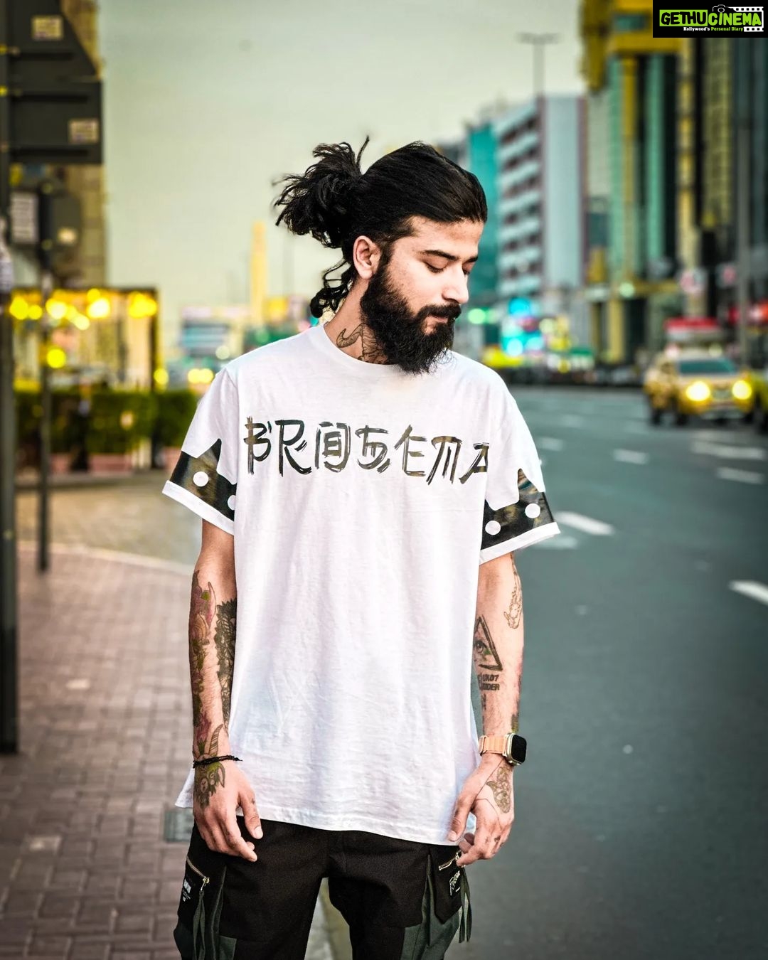 Anurag Dobhal Instagram - The 5 Million Special Is Here ๐๐๐งฟ - Brosena Merchandise Brosena Merch And Team UK07 Mai Aaney Ke Liye Ready Ho Brosena ๐๐ This is gonna be the biggest dream ever - the launch of my official merchandise. Phuiiiii ๐ฉโโค๏ธโ๐จ @iqramugal_ . . . #theuk07rider #merchandise #launch #5million #special #sahiba #teambrosena Downtown Dubai