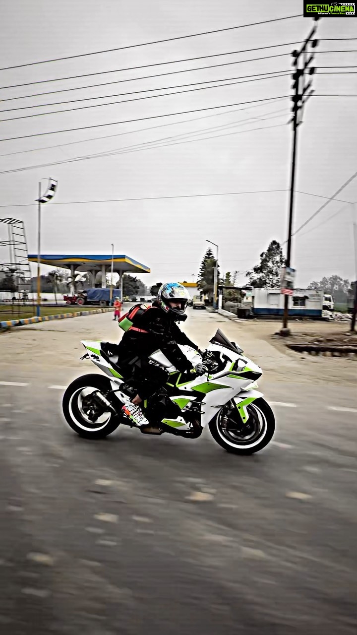 Anurag Dobhal Instagram - ☠️🧿❤️ . . . . #theuk07rider #influencer #shotoniphone #superbikes #modified #youtuber #iphone #14promax #echo #reelkarofeelkaro #reelitfeelit #reelsinstagram #newsuperbike #hayabusa #delivery #meetup #bhopal #bmw #bmw1250gsa #gsadventure #gsa #northsikkim #4M #mustanggt #mustang #ford #supercars #h2 #ninjah2 #delivery