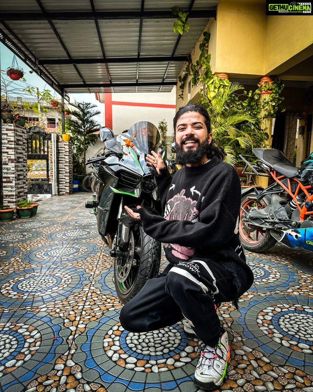 Anurag Dobhal Instagram - Wo boltey reh gaye π€«π§Ώ Humney Karke Dikha Diya ππ . . . #theuk07rider #influencer #shotoniphone #superbikes #modified #youtuber #iphone #14promax #echo #reelkarofeelkaro #reelitfeelit #reelsinstagram #newsuperbike #hayabusa #delivery #meetup #bhopal #bmw #bmw1250gsa #gsadventure #gsa #northsikkim #4M #mustanggt #mustang #ford #supercars #h2 #ninjah2 #delivery Dehradun, Uttarakhand
