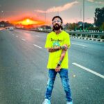 Anurag Dobhal Instagram - 10 Rupee Ki Pepsi 😍🚀 Babu Bhaiya Sexy 🧿😌 . . . #theuk07rider #influencer #shotoniphone #superbikes #modified #youtuber #iphone #14promax #echo #reelkarofeelkaro #reelitfeelit #reelsinstagram #newsuperbike #hayabusa #delivery #meetup #bhopal #bmw #bmw1250gsa #gsadventure #gsa #northsikkim #4M #mustanggt #mustang #ford #supercars #h2 #ninjah2 Haridwar महाकुम्भ नगरी