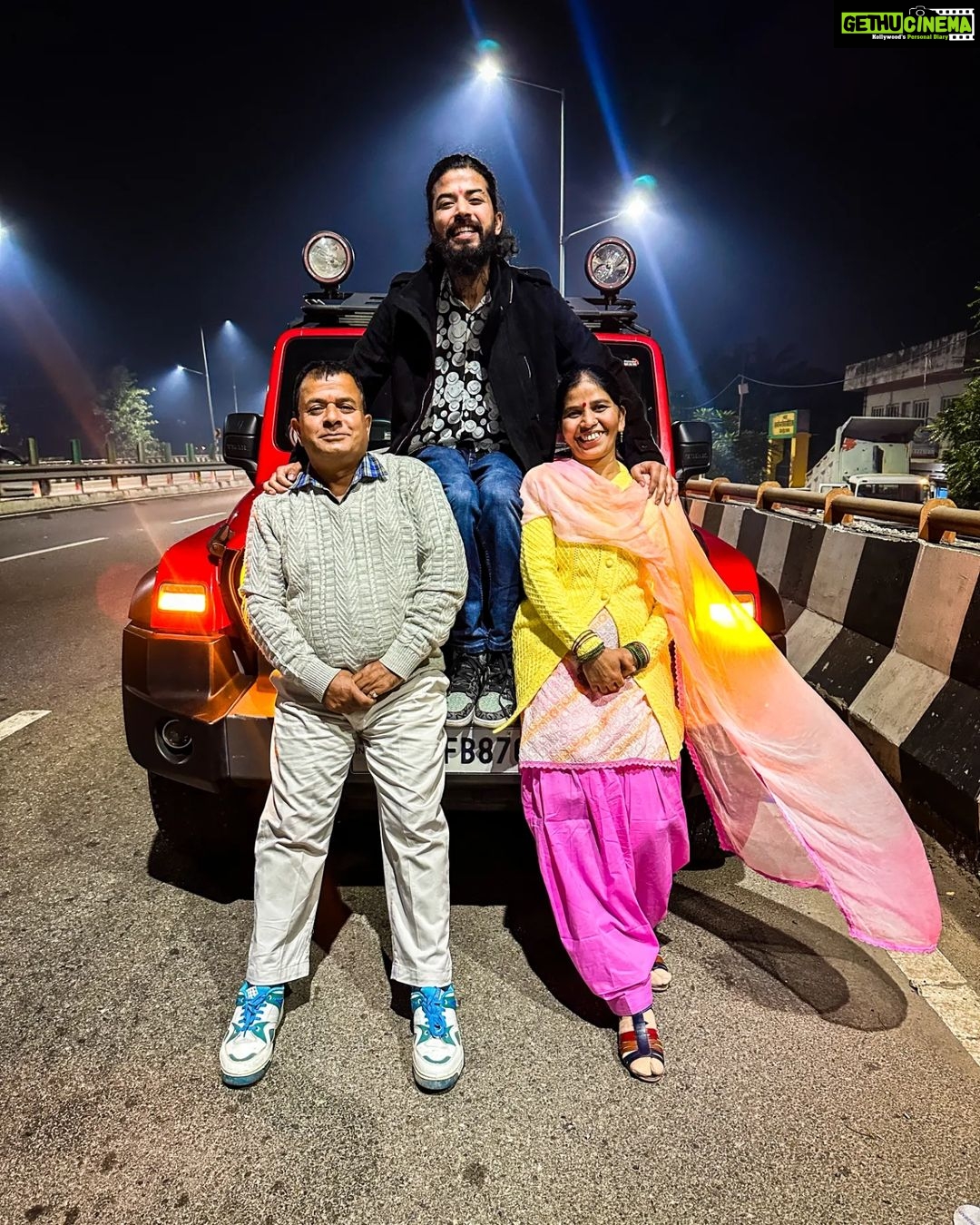 Anurag Dobhal Instagram - Guess Kidhar Jaara Hai Poora Pariwaar ЁЯТЦЁЯШН . . . #theuk07rider #influencer #shotoniphone #superbikes #modified #youtuber #iphone #14promax #echo #reelkarofeelkaro #reelitfeelit #reelsinstagram #newsuperbike #hayabusa #delivery #meetup #bhopal #bmw #bmw1250gsa #gsadventure #gsa #indore #nagpur #odisha #puri #jagannath #hyderabad #northsikkim #4M Haridwar рдорд╣рд╛рдХреБрдореНрдн рдирдЧрд░реА