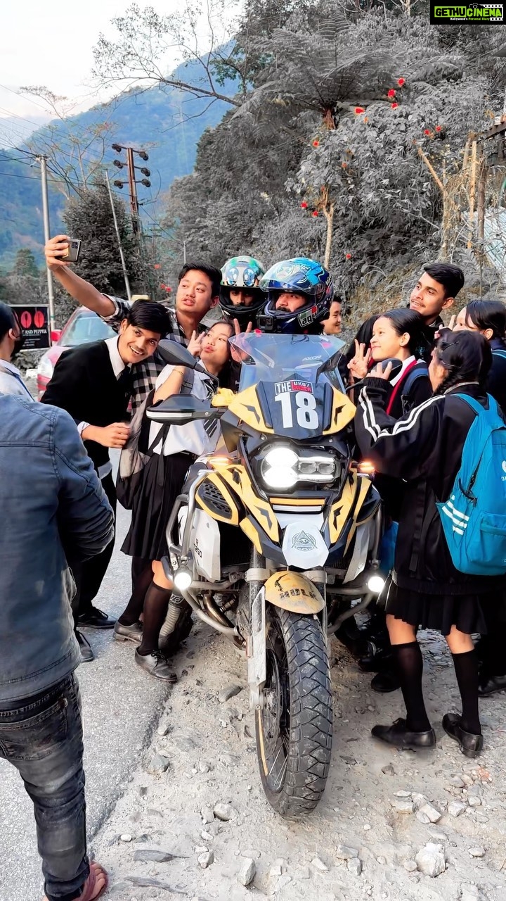 Anurag Dobhal Instagram - ❤️😘 . . . #theuk07rider #influencer #shotoniphone #superbikes #modified #youtuber #iphone #14promax #echo #reelkarofeelkaro #reelitfeelit #reelsinstagram #newsuperbike #hayabusa #delivery #meetup #bhopal #bmw #bmw1250gsa #gsadventure #gsa #indore #nagpur #odisha #puri #jagannath #hyderabad #northsikkim