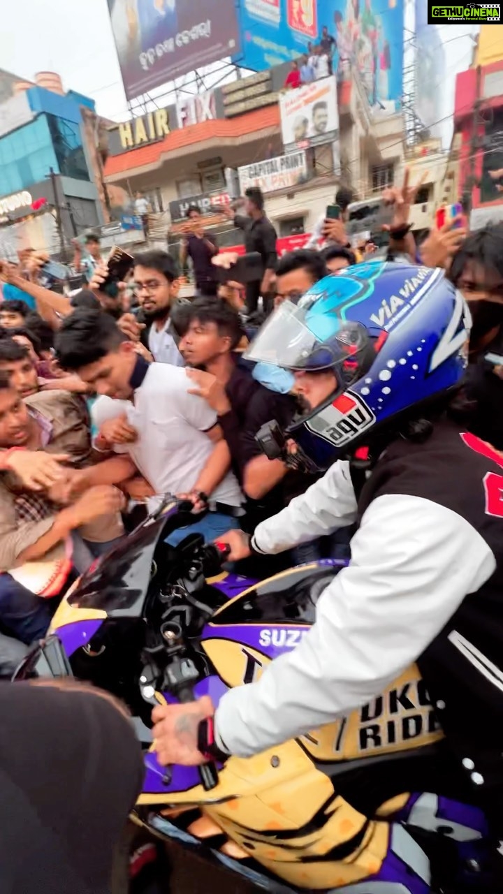 Anurag Dobhal Instagram - Jalwa hai hamara ππ . . . #theuk07rider #influencer #shotoniphone #superbikes #modified #youtuber #iphone #14promax #echo #reelkarofeelkaro #reelitfeelit #reelsinstagram #newsuperbike #hayabusa #delivery #meetup #bhopal #bmw #bmw1250gsa #gsadventure #gsa #indore #nagpur #odisha #puri #jagannath #hyderabad #gorakhpur #sikkim