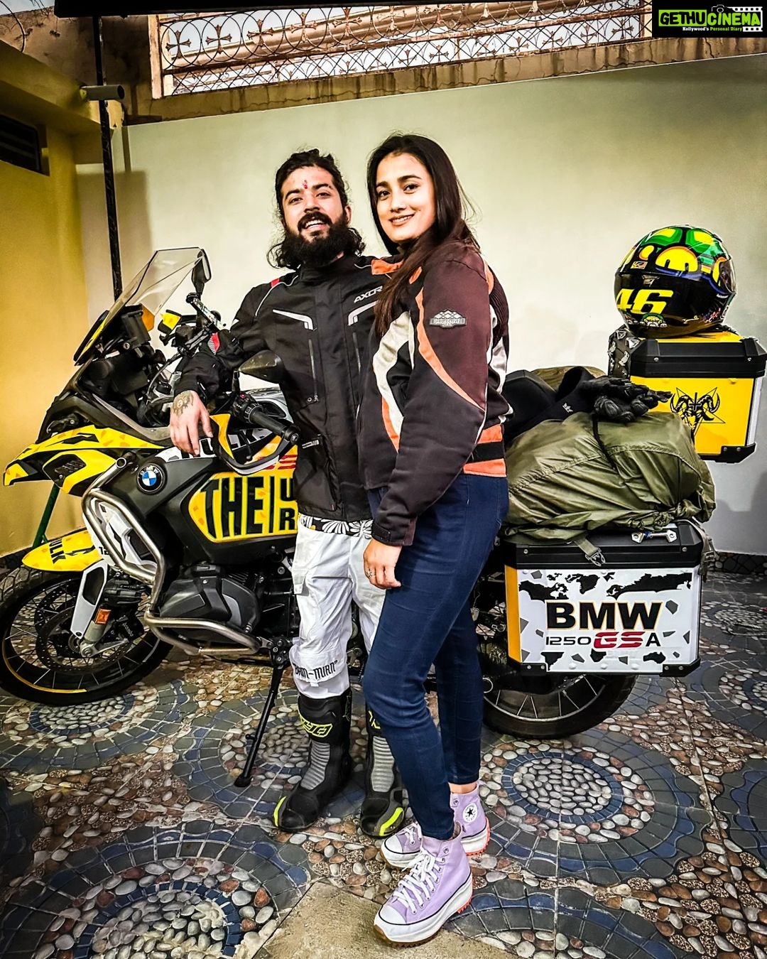 Anurag Dobhal Instagram - Tripura We Are Coming 💖🚀 . . . #theuk07rider #influencer #shotoniphone #superbikes #modified #youtuber #iphone #14promax #echo #reelkarofeelkaro #reelitfeelit #reelsinstagram #newsuperbike #hayabusa #delivery #meetup #bhopal #bmw #bmw1250gsa #gsadventure #gsa #indore #nagpur #odisha #puri #jagannath #hyderabad
