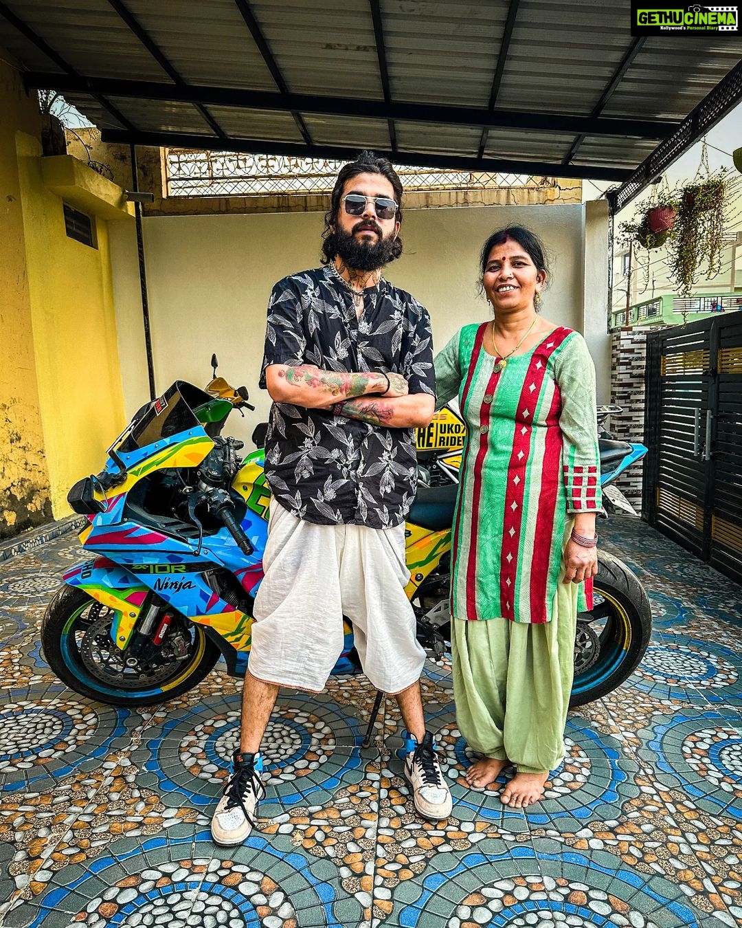 Anurag Dobhal Instagram - Kaisa Laga Babu Bhaiya Ka Style ❤️😌 . . . #theuk07rider #influencer #shotoniphone #superbikes #modified #youtuber #iphone #14promax #echo #reelkarofeelkaro #reelitfeelit #reelsinstagram #newsuperbike #hayabusa #delivery #meetup #bhopal #bmw #bmw1250gsa #gsadventure #gsa #indore #nagpur #odisha #puri #jagannath