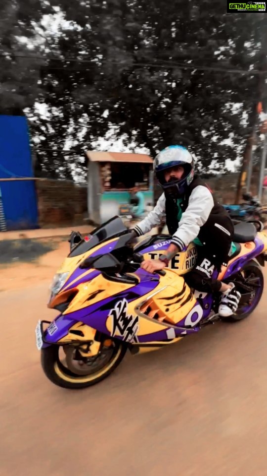 Anurag Dobhal Instagram - Mai kya se kya ban gaya 😌🚀 . . . #theuk07rider #influencer #shotoniphone #superbikes #modified #youtuber #iphone #14promax #echo #reelkarofeelkaro #reelitfeelit #reelsinstagram #newsuperbike #hayabusa #delivery #meetup #bhopal #bmw #bmw1250gsa #gsadventure #gsa #indore #nagpur #odisha #puri #jagannath