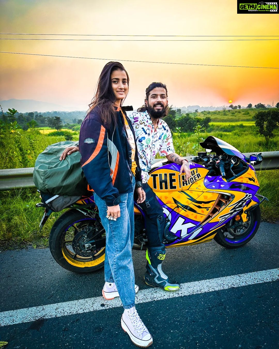 Anurag Dobhal Instagram - Fire Hai Apun πβ€οΈ . . . #theuk07rider #influencer #shotoniphone #superbikes #modified #youtuber #iphone #14promax #echo #reelkarofeelkaro #reelitfeelit #reelsinstagram #newsuperbike #hayabusa #delivery #meetup #bhopal #bmw #bmw1250gsa #gsadventure #gsa #indore #nagpur #odisha #puri #jagannath Odisha Jaleswar