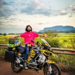 Anurag Dobhal Instagram - 34 Ki Maala 😗 36 Ke Fool ❤️‍🔥 Babu Bhaiya Ek Dum Cool 💜 . . . #theuk07rider #influencer #shotoniphone #superbikes #modified #youtuber #iphone #14promax #echo #reelkarofeelkaro #reelitfeelit #reelsinstagram #newsuperbike #hayabusa #delivery #meetup #bhopal #bmw #bmw1250gsa #gsadventure #gsa #indore #nagpur #odisha #puri #jagannath ODISHA