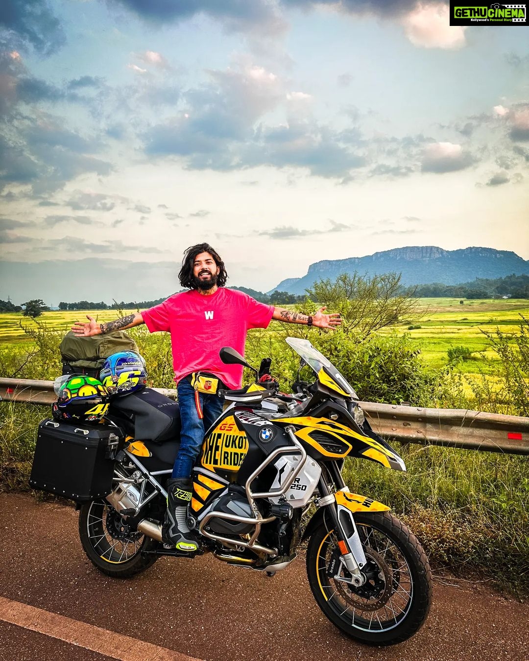 Anurag Dobhal Instagram - 34 Ki Maala π 36 Ke Fool β€οΈβπ₯ Babu Bhaiya Ek Dum Cool π . . . #theuk07rider #influencer #shotoniphone #superbikes #modified #youtuber #iphone #14promax #echo #reelkarofeelkaro #reelitfeelit #reelsinstagram #newsuperbike #hayabusa #delivery #meetup #bhopal #bmw #bmw1250gsa #gsadventure #gsa #indore #nagpur #odisha #puri #jagannath ODISHA