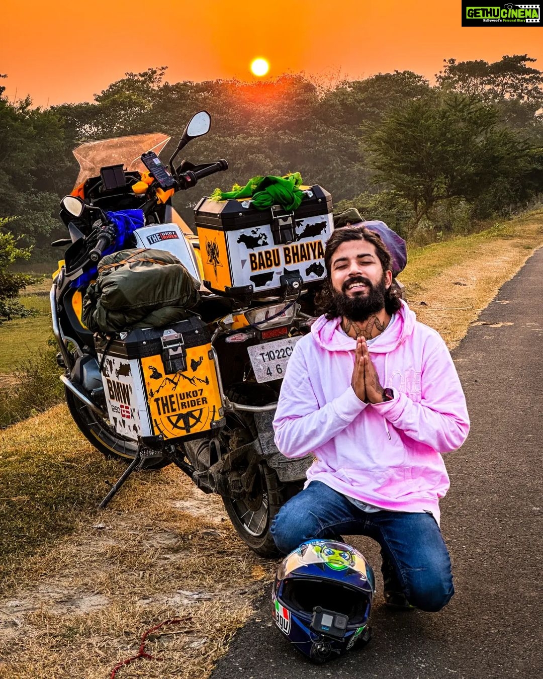 Anurag Dobhal Instagram - From 0 to 4M,❤️ from being nothing to becoming India's Number 1 Motovlogger the journey was tough.🙏 But mere pass app jaisa pariwaar tha jisney har ek samney mere sath diya.💜 Kushi,dukh, problems life ke har ek point pr app log mere sath they. 🙏💖 Ye subscribers shyd koi bhi kama le but jo pariwaar mainey kamaya hai wo sirf app aur hum jantey hai ki hamara rishta kitna majboot hai. 🙏💜 Hath jod ke thank you bolna chahunga itna pyar aur izzat dene ke liyey. 💖 Aaakhir 2022 mai hamari Brosena & Sistersena India Ka sbsey strongest pariwaar ban hi gaya 💜🙏 . . . #theuk07rider #influencer #shotoniphone #superbikes #modified #youtuber #iphone #14promax #echo #reelkarofeelkaro #reelitfeelit #reelsinstagram #newsuperbike #hayabusa #delivery #meetup #bhopal #bmw #bmw1250gsa #gsadventure #gsa #indore #nagpur #odisha #puri #jagannath #hyderabad #northsikkim #4M