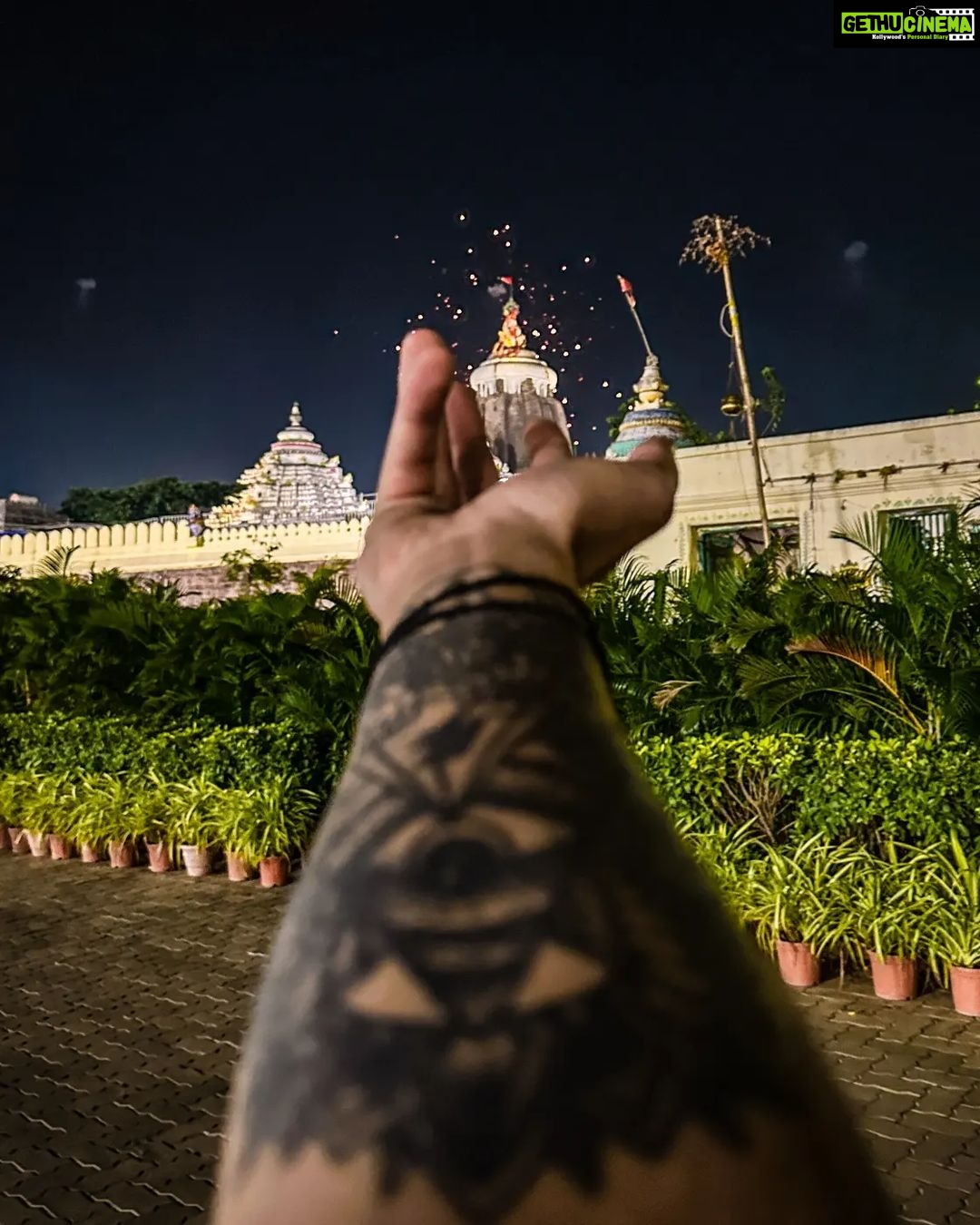 Anurag Dobhal Instagram - Happy Deepawali Sbko π Jai Jagannath ππ . . . #theuk07rider #influencer #shotoniphone #superbikes #modified #youtuber #iphone #14promax #echo #reelkarofeelkaro #reelitfeelit #reelsinstagram #newsuperbike #hayabusa #delivery #meetup #bhopal #bmw #bmw1250gsa #gsadventure #gsa #indore #nagpur #odisha #puri #jagannath Jagannath Temple, Puri