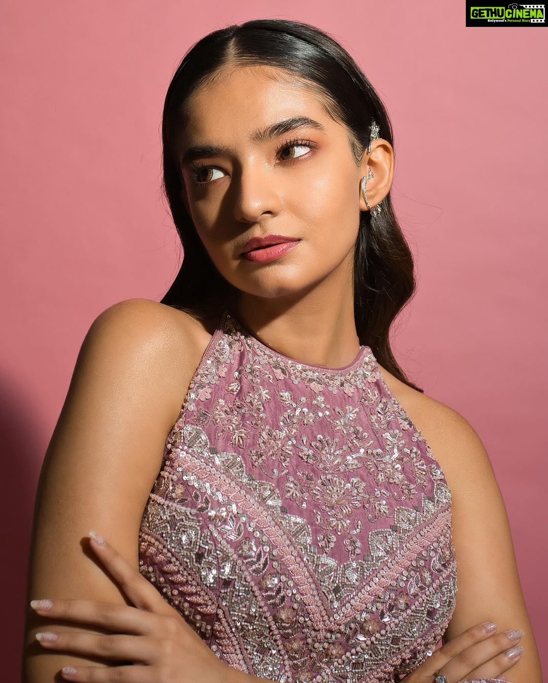 Anushka Sen Instagram - all the feels✨ . Outfit @panihari_mumbai Jewellery @miranabymegha Styled by @stylingbyvictor @sohail__mughal___ Assisted by @styleby_antara @janvijain123 Makeup @makeupbysalonij Hair @hairbyradhika 📸 @miteshsphotography