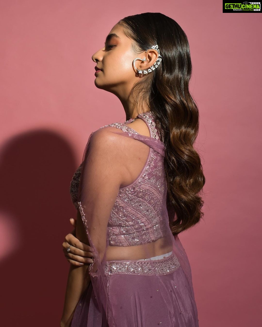 Anushka Sen Instagram - Just like magic π . For Bombay Fashion Week Outfit @panihari_mumbai Jewellery @miranabymegha Styled by @stylingbyvictor @sohail__mughal___ Assisted by @styleby_antara @janvijain123 πΈ @miteshsphotography Hair @hairbyradhika Makeup @makeupbysalonij