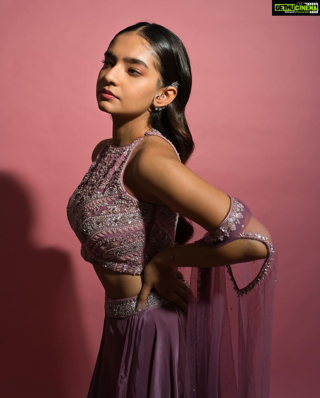 Anushka Sen Instagram - Just like magic π . For Bombay Fashion Week Outfit @panihari_mumbai Jewellery @miranabymegha Styled by @stylingbyvictor @sohail__mughal___ Assisted by @styleby_antara @janvijain123 πΈ @miteshsphotography Hair @hairbyradhika Makeup @makeupbysalonij
