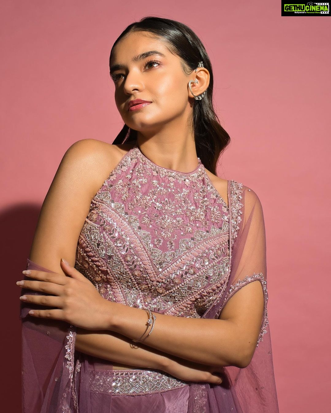 Anushka Sen Instagram - Just like magic π . For Bombay Fashion Week Outfit @panihari_mumbai Jewellery @miranabymegha Styled by @stylingbyvictor @sohail__mughal___ Assisted by @styleby_antara @janvijain123 πΈ @miteshsphotography Hair @hairbyradhika Makeup @makeupbysalonij