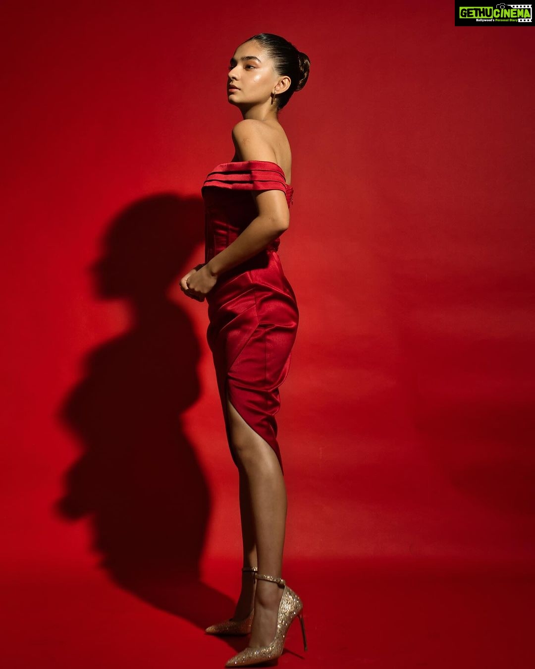 Anushka Sen Instagram - I don’t care, I paint the town red ❤️🔥 . Makeup @makeupbysalonij Hair @pinkyroy9467 Wearing @lavishalice 📸 @miteshsphotography Heels @stevemaddenindia