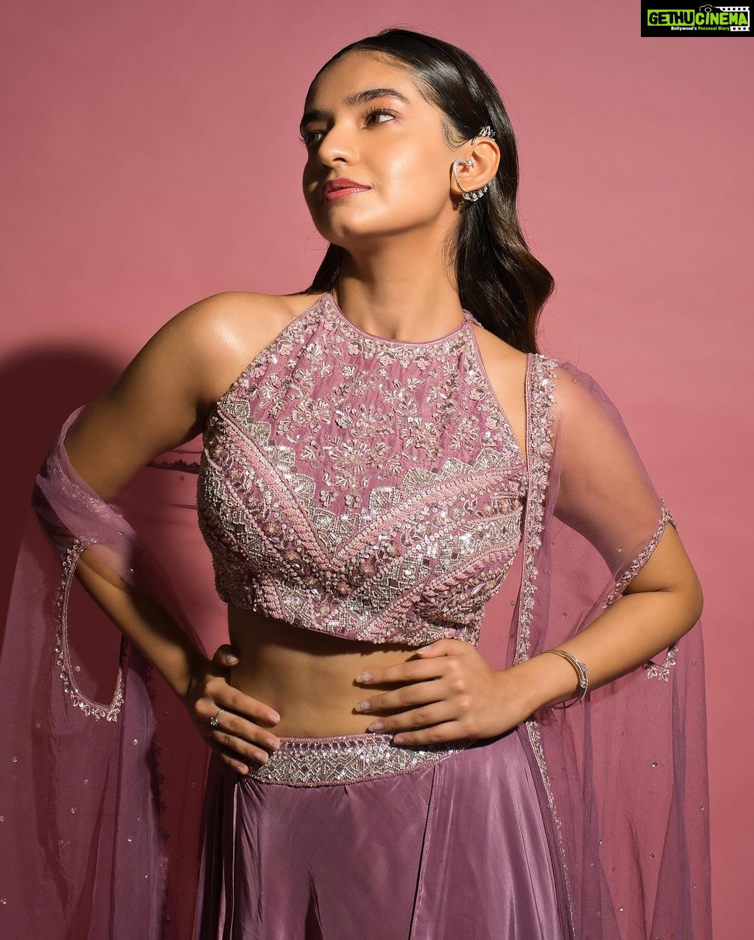 Anushka Sen Instagram - Just like magic π . For Bombay Fashion Week Outfit @panihari_mumbai Jewellery @miranabymegha Styled by @stylingbyvictor @sohail__mughal___ Assisted by @styleby_antara @janvijain123 πΈ @miteshsphotography Hair @hairbyradhika Makeup @makeupbysalonij