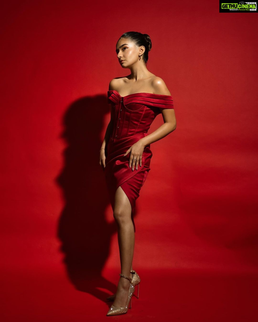Anushka Sen Instagram - I don’t care, I paint the town red ❤️🔥 . Makeup @makeupbysalonij Hair @pinkyroy9467 Wearing @lavishalice 📸 @miteshsphotography Heels @stevemaddenindia