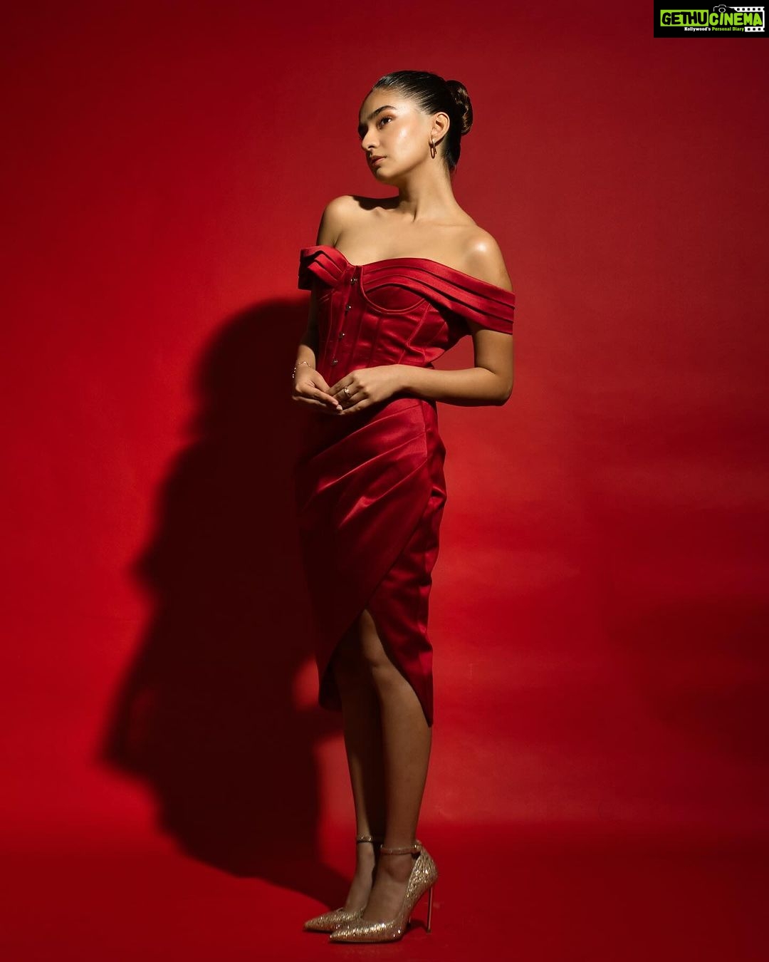 Anushka Sen Instagram - I don’t care, I paint the town red ❤️🔥 . Makeup @makeupbysalonij Hair @pinkyroy9467 Wearing @lavishalice 📸 @miteshsphotography Heels @stevemaddenindia