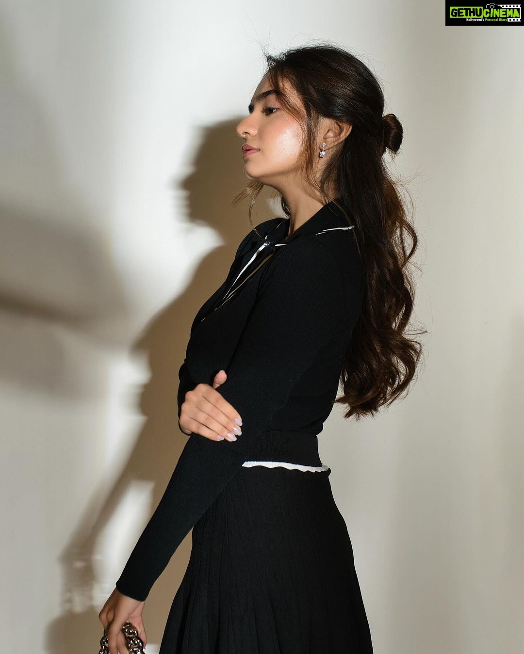 Anushka Sen Instagram - πΈπ€β¨π¦ . Makeup @makeupbysalonij Hair @hairbyradhika πΈ @miteshsphotography Styled by me!