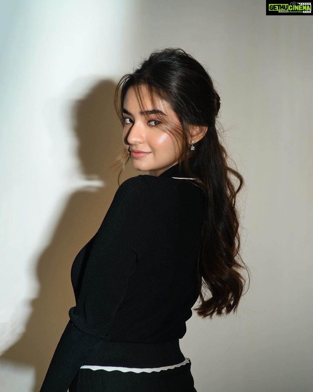 Anushka Sen Instagram - πΈπ€β¨π¦ . Makeup @makeupbysalonij Hair @hairbyradhika πΈ @miteshsphotography Styled by me!