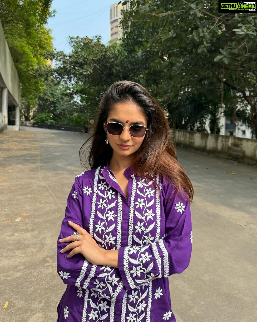 Anushka Sen Instagram - 💜🙏✨ . Wearing @houseofchikankari.in