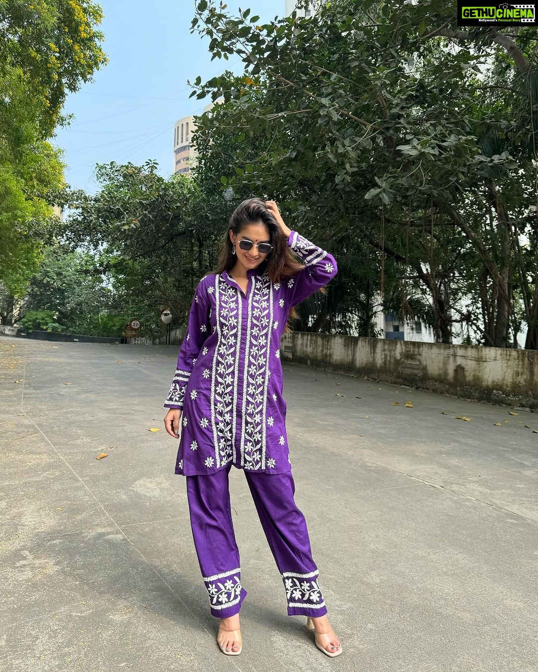 Anushka Sen Instagram - 💜🙏✨ . Wearing @houseofchikankari.in