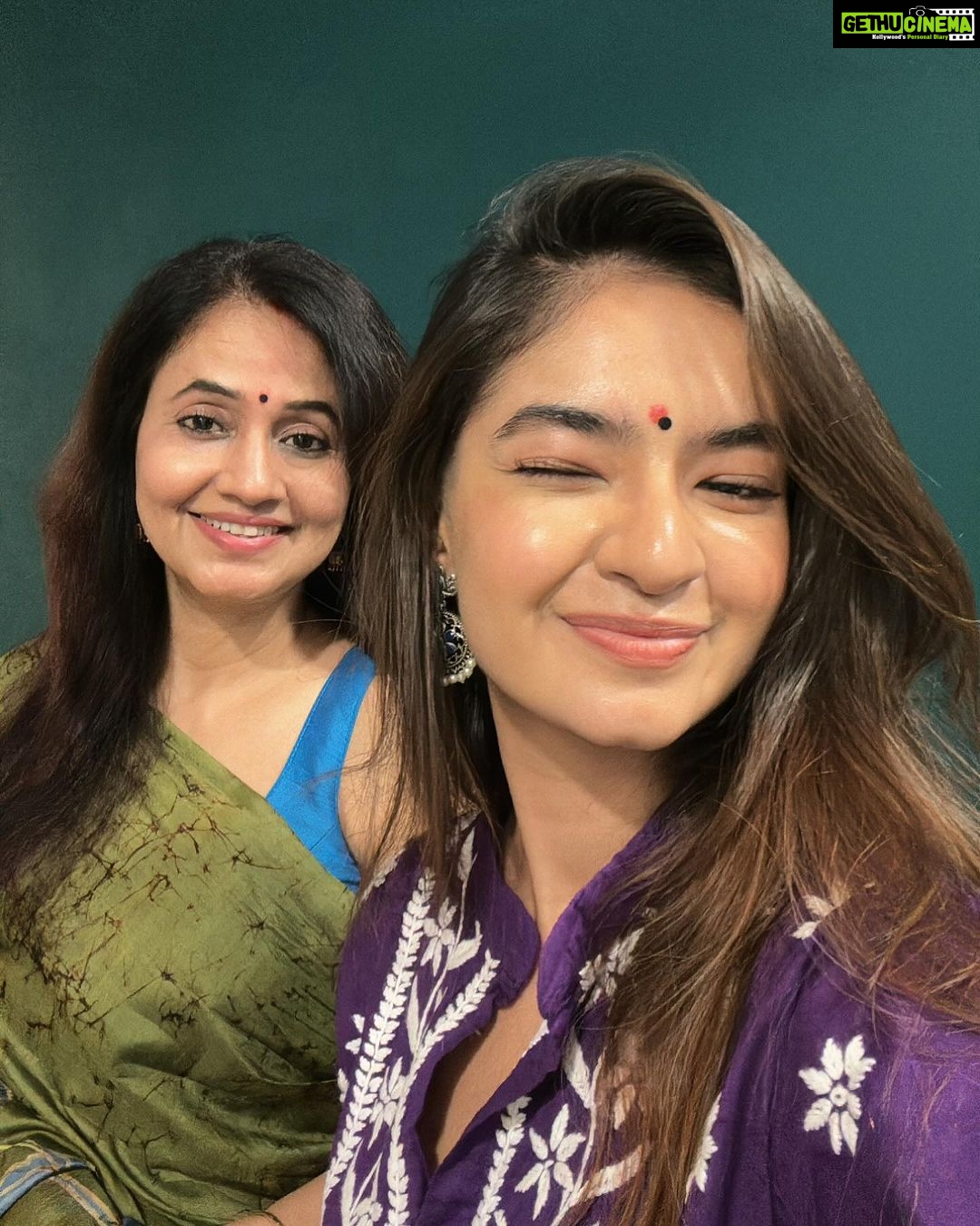 Anushka Sen Instagram - 💜🙏✨ . Wearing @houseofchikankari.in