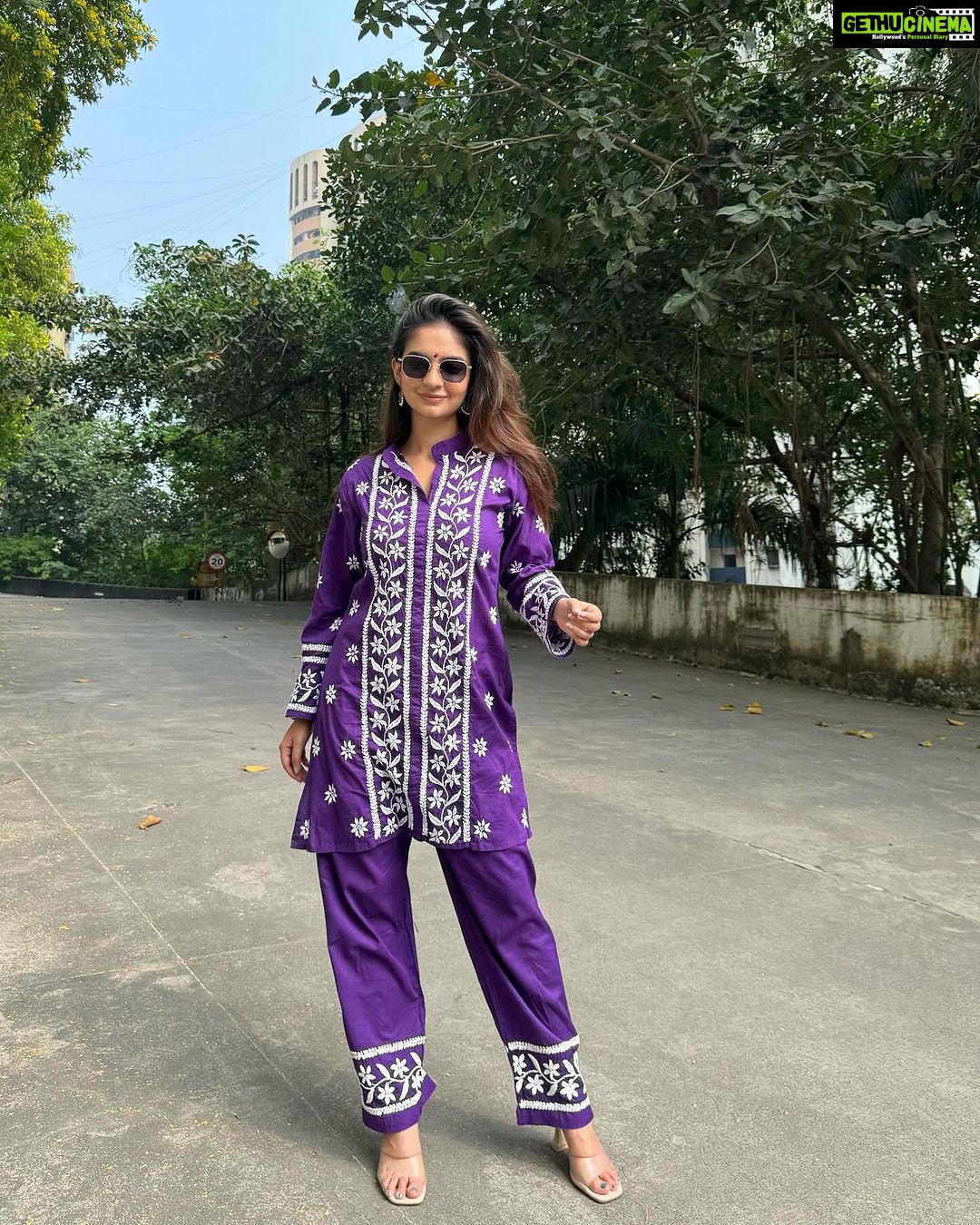 Anushka Sen Instagram - 💜🙏✨ . Wearing @houseofchikankari.in