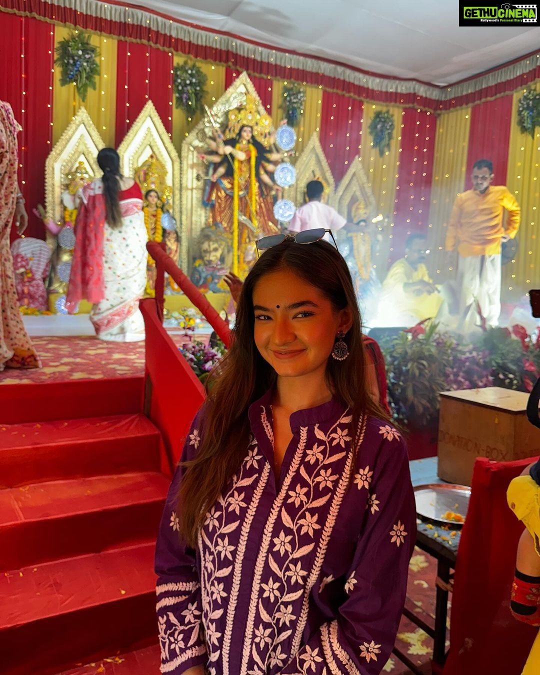 Anushka Sen Instagram - 💜🙏✨ . Wearing @houseofchikankari.in