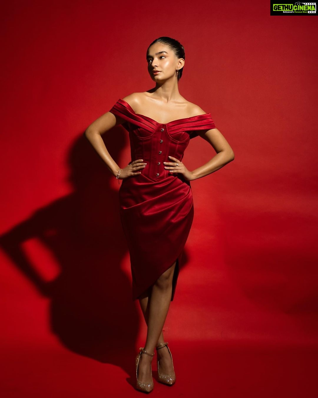 Anushka Sen Instagram - I don’t care, I paint the town red ❤️🔥 . Makeup @makeupbysalonij Hair @pinkyroy9467 Wearing @lavishalice 📸 @miteshsphotography Heels @stevemaddenindia