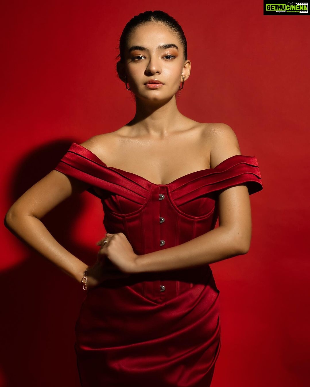 Anushka Sen Instagram - JIO MAMI Mumbai film Festival here I come ❤️🔥 . Wearing @lavishalice Makeup @makeupbysalonij Hair @pinkyroy9467 📸 @miteshsphotography Nita Mukesh Ambani Cultural Centre