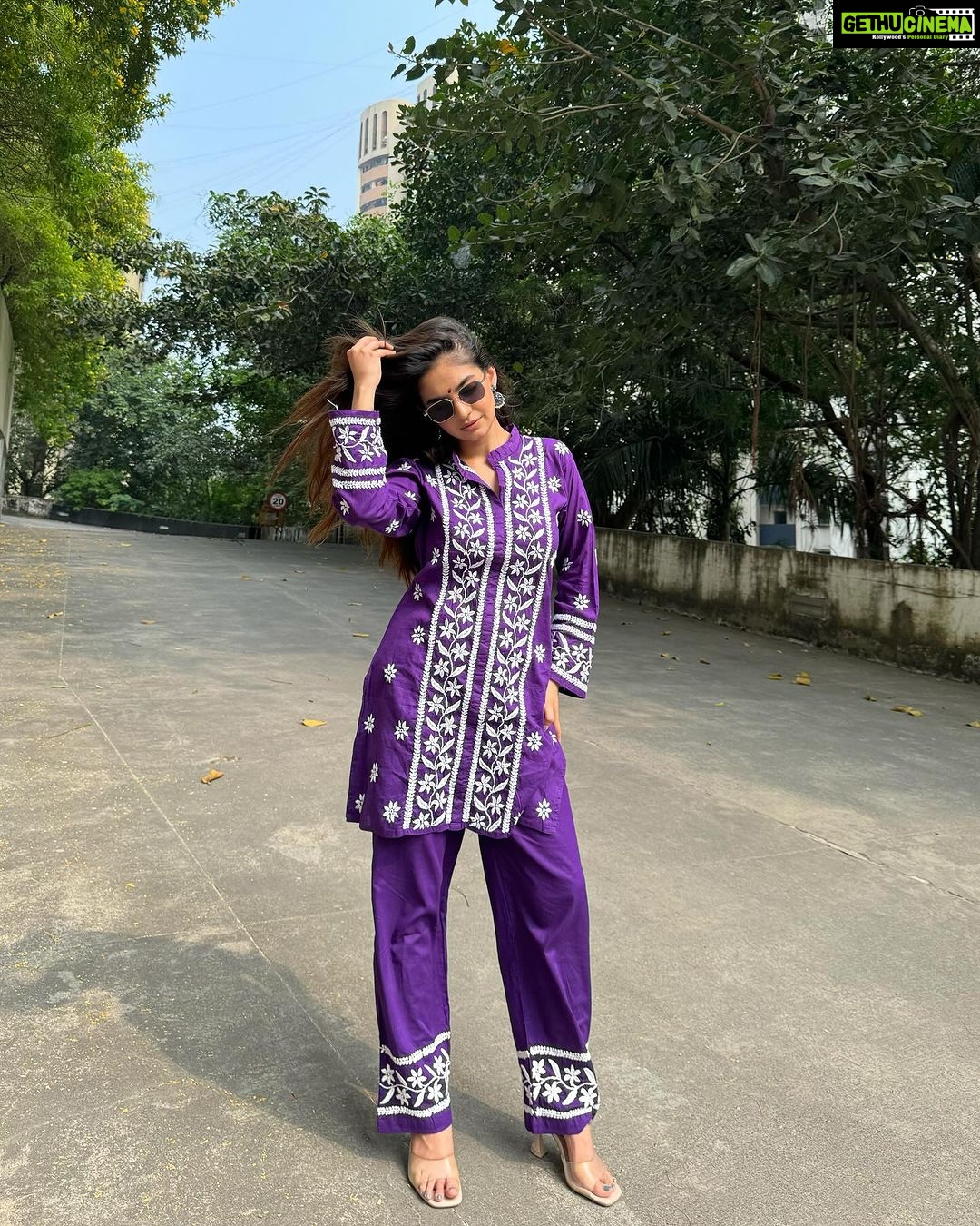 Anushka Sen Instagram - 💜🙏✨ . Wearing @houseofchikankari.in