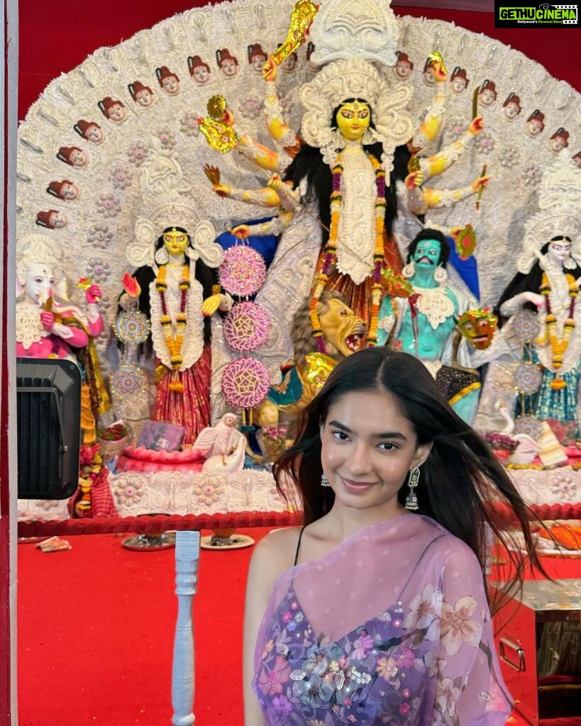 Anushka Sen Instagram - Durga Pooja 💕🪄✨🙏