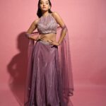 Anushka Sen Instagram - dancing in the moonlight 🌙 . Outfit @panihari_mumbai Jewellery @miranabymegha Styled by @stylingbyvictor @sohail__mughal___ Assisted by @styleby_antara @janvijain123 Makeup @makeupbysalonij Hair @hairbyradhika 📸 @miteshsphotography